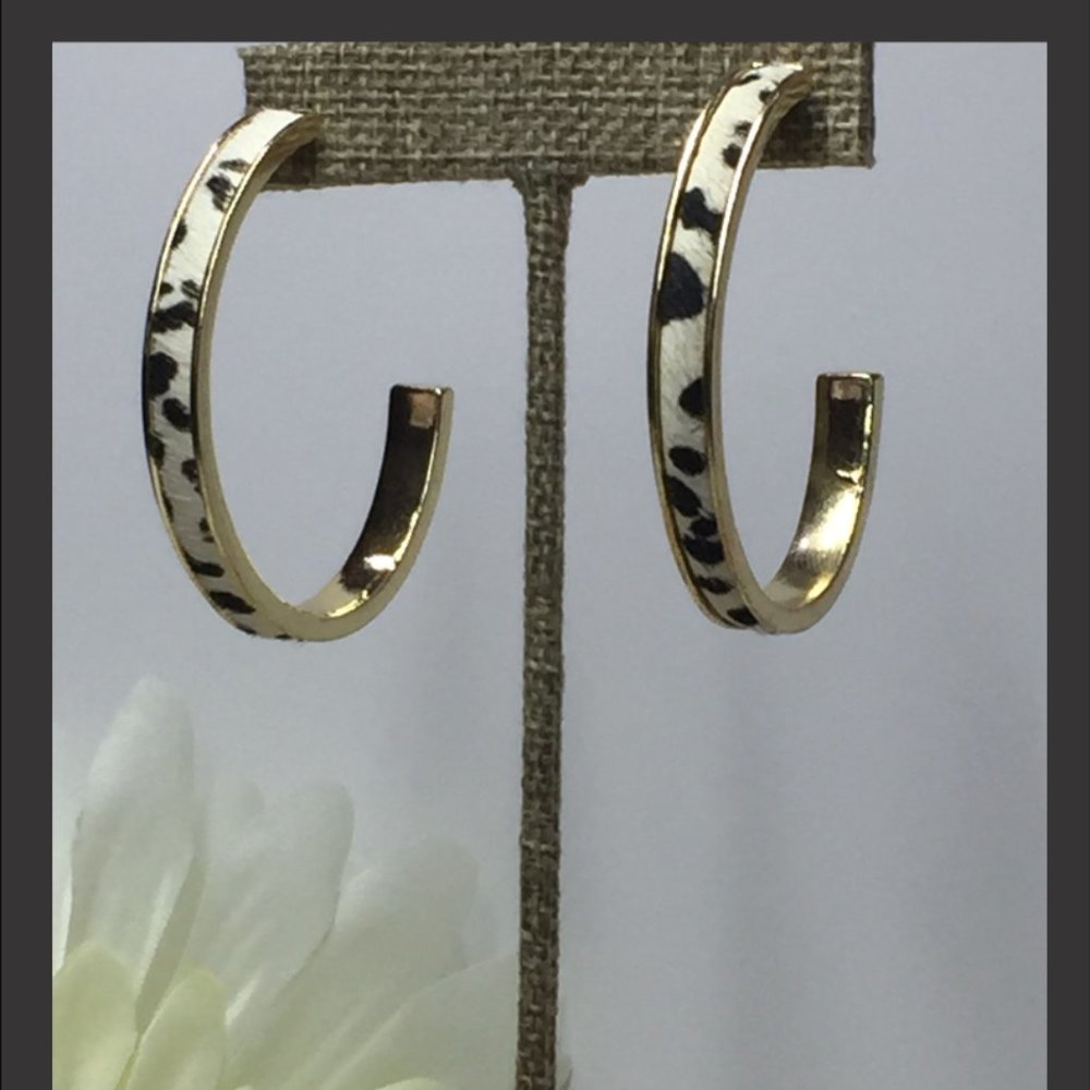 🆕❤️Cheetah Half Hoop Large Earrings
